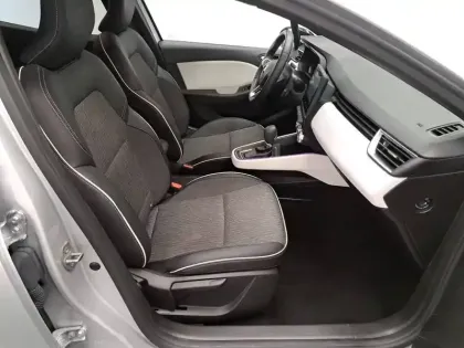 Photo 23 Renault Clio  E-Tech full hybrid 145
