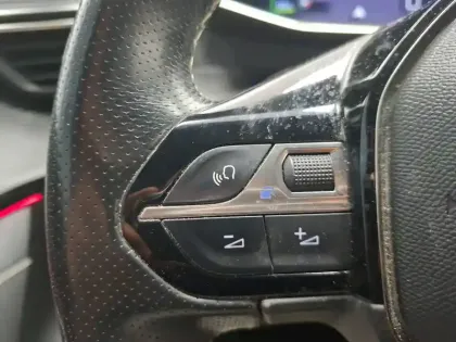 Photo 15 Peugeot 208  PureTech 100 S&S BVM6