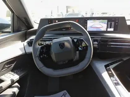 Photo 8 Peugeot 5008  Hybrid 145 ch e-DCS6