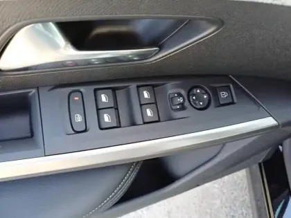 Photo 18 Peugeot 5008  Hybrid 145 ch e-DCS6