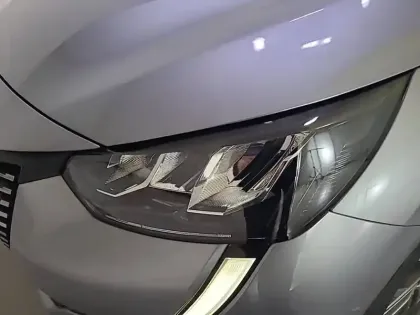 Photo 43 Peugeot 208  PureTech 100 S&S EAT8