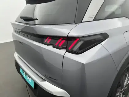 Photo 32 Peugeot 5008  Hybrid 145 ch e-DCS6