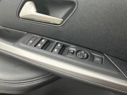 Photo 34 Peugeot 5008  Hybrid 145 ch e-DCS6