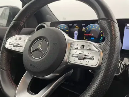 Photo 57 Mercedes GLA  250 e 8G-DCT