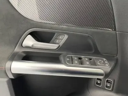 Photo 60 Mercedes GLA  250 e 8G-DCT