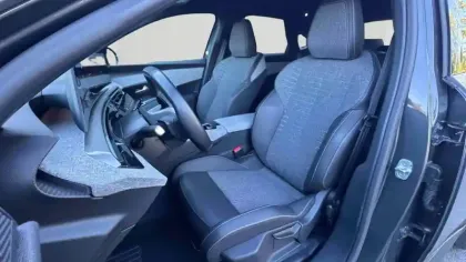 Photo 11 Peugeot 3008  Hybrid 136 e-DCS6