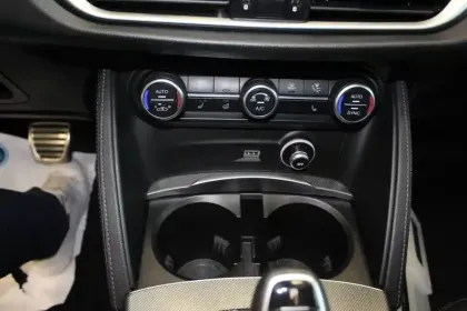 Photo 32 Alfa Romeo Stelvio  2.2 190 ch Q4 AT8