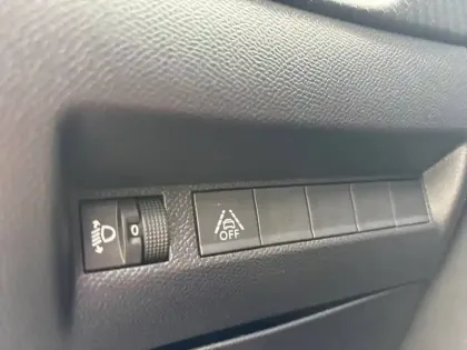 Photo 19 Peugeot 208  Electrique 50 kWh 136ch