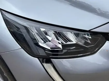 Photo 15 Peugeot 208  Electrique 50 kWh 136ch