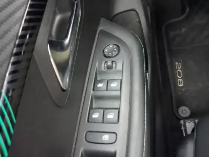Photo 17 Peugeot 208  Hybrid 100 e-DCS6