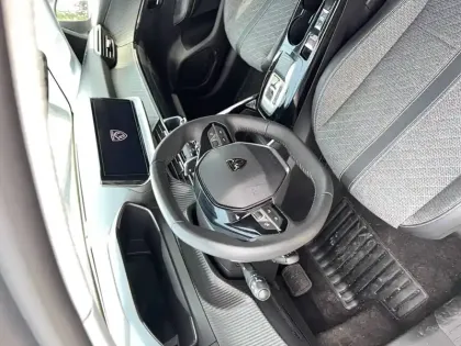 Photo 23 Peugeot 208  Hybrid 100 e-DCS6