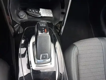 Photo 13 Peugeot 208  Hybrid 100 e-DCS6