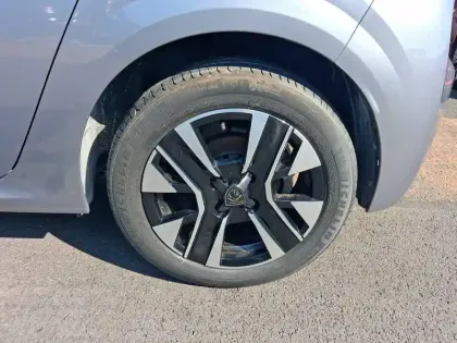 Photo 47 Peugeot 208  Hybrid 100 e-DCS6