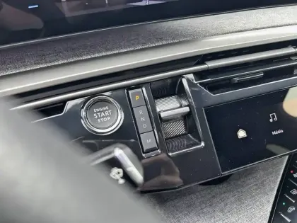 Photo 33 Peugeot 3008  Hybrid 145 e-DCS6