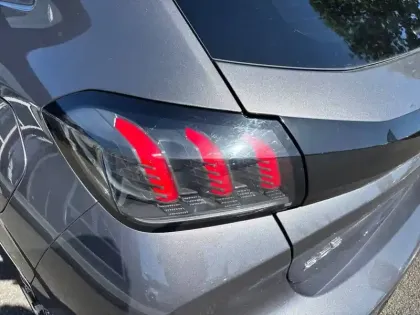 Photo 16 Peugeot 208  PureTech 100 S&S BVM6
