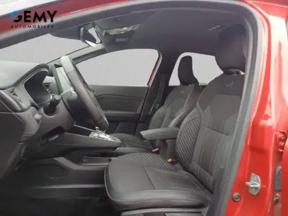Photo 8 Renault Captur  E-Tech full hybrid 145 ch