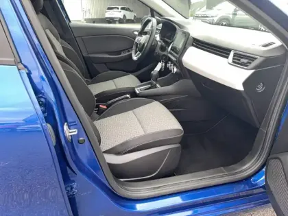 Photo 13 Renault Clio  E-Tech full hybrid 145