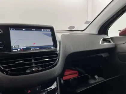 Photo 27 Peugeot 2008  PureTech 130ch S&S EAT6