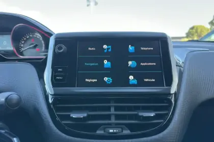 Photo 16 Peugeot 2008  PureTech 130ch S&S BVM6