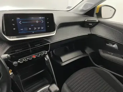 Photo 31 Peugeot 208  PureTech 100 S&S BVM6
