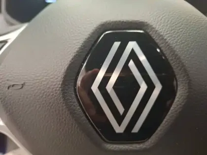 Photo 36 Renault Clio  E-Tech full hybrid 145