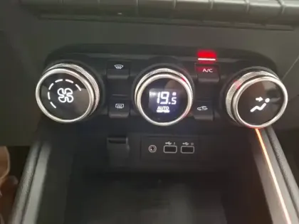 Photo 38 Renault Clio  E-Tech full hybrid 145