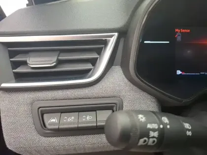 Photo 29 Renault Clio  E-Tech full hybrid 145