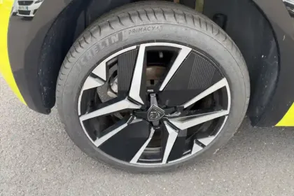 Photo 13 Peugeot 208  PureTech 100 S&S BVM6