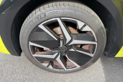 Photo 11 Peugeot 208  PureTech 100 S&S BVM6