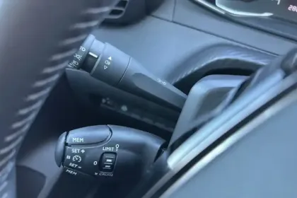 Photo 20 Peugeot 208  PureTech 75 S&S BVM5