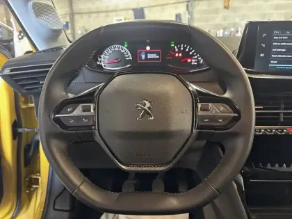 Photo 29 Peugeot 208  PureTech 100 S&S BVM6