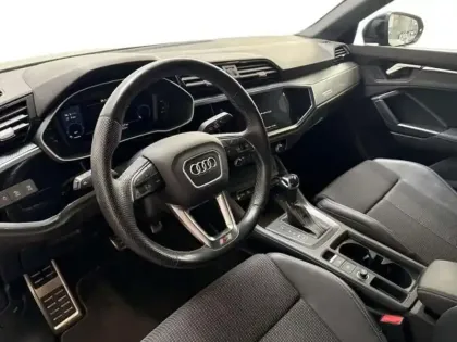 Photo 8 Audi Q3 45 TFSIe 245 ch S tronic 6 S line