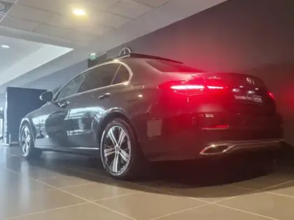 Photo 30 Mercedes Classe C  300 e Hybrid EQ Berli