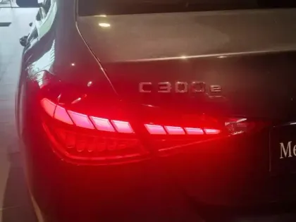 Photo 32 Mercedes Classe C  300 e Hybrid EQ Berli