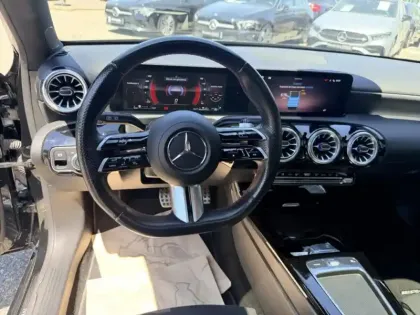 Photo 18 Mercedes Classe A 250 e AMG Line