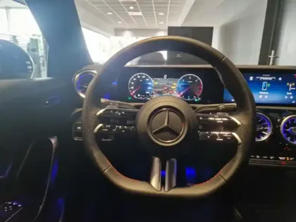 Photo 39 Mercedes Classe A 180 d AMG Line