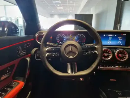 Photo 18 Mercedes Classe A 200 d AMG Line