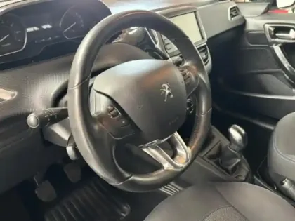 Photo 6 Peugeot 208  1.2 82 Signature 5p / Camera / Carplay / regulateur