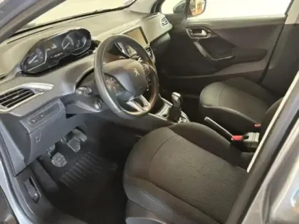 Photo 13 Peugeot 208  1.2 82 Signature 5p / Camera / Carplay / regulateur