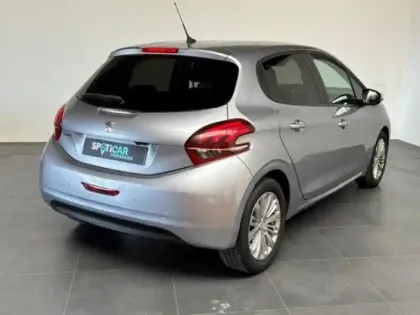 Photo 10 Peugeot 208  1.2 82 Signature 5p / Camera / Carplay / regulateur