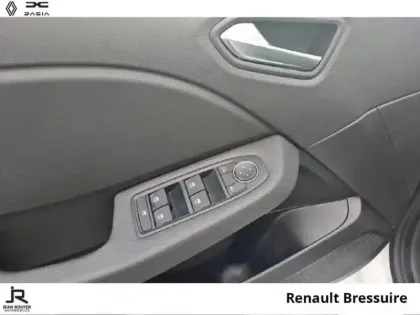 Photo 13 Renault Clio  1.5 dCi 100ch Evolution - 25