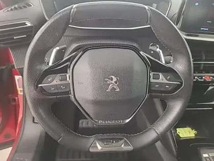 Photo 8 Peugeot 2008  PureTech 130 S&S EAT8