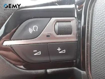 Photo 14 Peugeot 2008  Electrique 136 ch