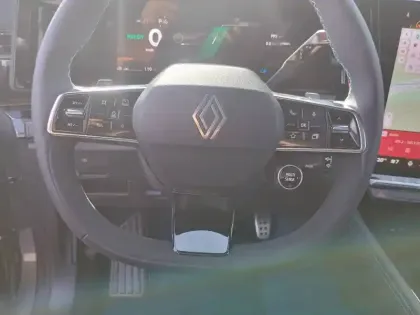 Photo 12 Renault Rafale  hyper hybrid E-Tech 300 ch 4x4