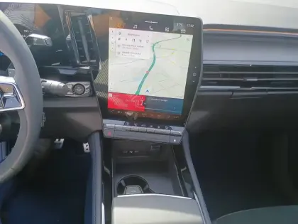 Photo 8 Renault Rafale  hyper hybrid E-Tech 300 ch 4x4
