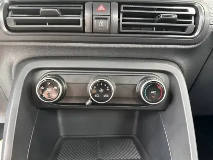 Photo 14 Citroën C3  Hybride 110 ch Automatique