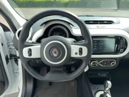 Photo 24 Renault Twingo  III E-Tech