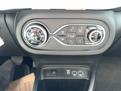 Photo 22 Renault Twingo  III E-Tech