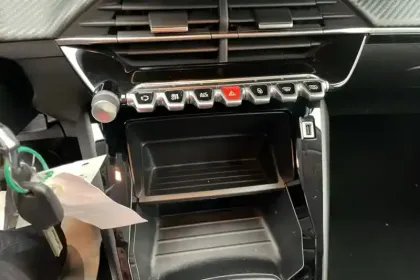 Photo 10 Peugeot 208  PureTech 75 S&S BVM5