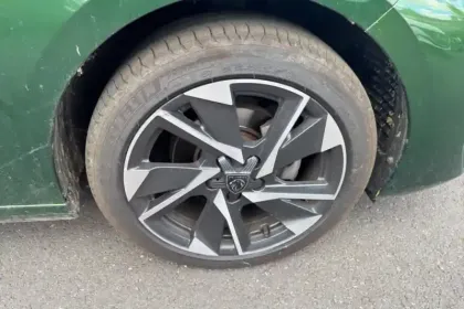 Photo 14 Peugeot 308  PureTech 130ch S&S EAT8